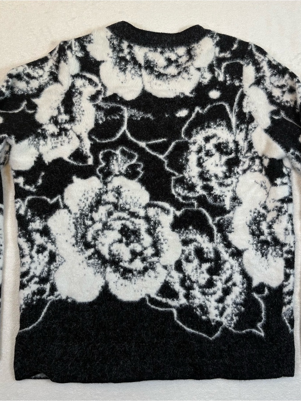 Liverpool Los Angeles Soft Fuzzy Floral Sweater Black White Crew Neck Womenβs M - Picture 5 of 12